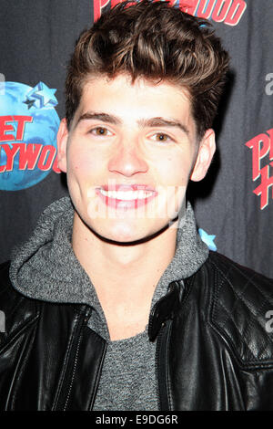 Gregg Sulkin im Planet Hollywood Förderung seiner neuen MTV-Show "Faking It" Featuring: Gregg Peter wo: New York City, New York, USA bei: 22. April 2014 Stockfoto