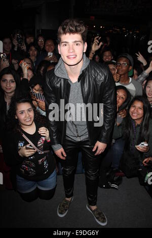 Gregg Sulkin im Planet Hollywood Förderung seiner neuen MTV-Show "Faking It" Featuring: Gregg Peter wo: New York City, New York, USA bei: 22. April 2014 Stockfoto