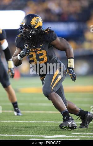 Columbia, MO, USA. 25. Oktober 2014. Missouri Tigers defensive Lineman Markus Golden (33) in Aktion während des vierten Quartals des NCAA Football-Spiel zwischen dem Missouri Tigers und der Vanderbilt Commodores in Faurot Field in Columbia, Missouri. Missouri gewann das Spiel 24-14. Billy Hurst/CSM Stockfoto