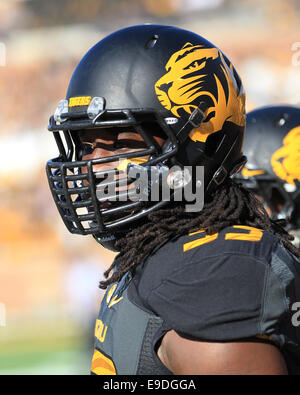 Columbia, MO, USA. 25. Oktober 2014. Missouri Tigers defensive Lineman Markus Golden (33) wie im ersten Quartal des NCAA Football-Spiel zwischen dem Missouri Tigers und der Vanderbilt Commodores in Faurot Field in Columbia, Missouri zu sehen. Missouri gewann das Spiel 24-14. Billy Hurst/CSM Stockfoto