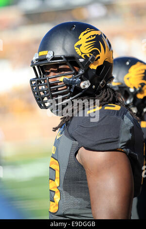 Columbia, MO, USA. 25. Oktober 2014. Missouri Tigers defensive Lineman Markus Golden (33) wie im ersten Quartal des NCAA Football-Spiel zwischen dem Missouri Tigers und der Vanderbilt Commodores in Faurot Field in Columbia, Missouri zu sehen. Missouri gewann das Spiel 24-14. Billy Hurst/CSM Stockfoto