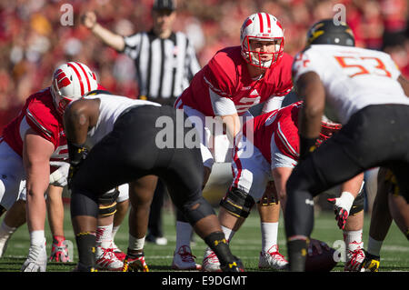 25. Oktober 2014: Wisconsin Badgers Quarterback Joel Daube #2 bekam den Start während der NCAA Football Spiel zwischen Maryland Terrapins und die Wisconsin Badgers im Camp Randall Stadium in Madison, Wisconsin. Wisconsin besiegte Maryland 52-7. John Fisher/CSM Stockfoto