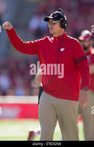 25. Oktober 2014: Wisconsin Badgers Kopf Trainer Gary Andersen während der NCAA Football-Spiel zwischen Maryland Terrapins und die Wisconsin Badgers im Camp Randall Stadium in Madison, Wisconsin. Wisconsin besiegte Maryland 52-7. John Fisher/CSM Stockfoto