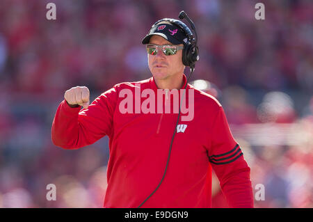 25. Oktober 2014: Wisconsin Badgers Kopf Trainer Gary Andersen während der NCAA Football-Spiel zwischen Maryland Terrapins und die Wisconsin Badgers im Camp Randall Stadium in Madison, Wisconsin. Wisconsin besiegte Maryland 52-7. John Fisher/CSM Stockfoto