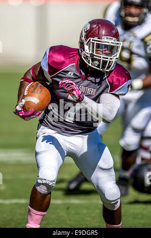25. Oktober 2014 - Houston, Texas, USA: Texas Southern Tigers Runningback Daveonn Porter (7) nimmt ein First Down während der NCAA Football-Spiel zwischen der University of Arkansas in Pine Bluff Golden Lions und die Texas Southern Tigers BBVA Compass Stadium, Houston, Tx. Arkansas-Pine Bluff schlagen TSU 38-37 Stockfoto