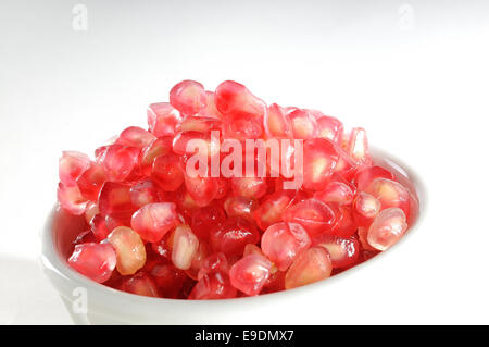 Granatapfel, herbstliche Früchte mit antioxidativen Eigenschaften Stockfoto