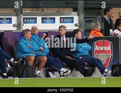 Anderlecht, UK. 22. Oktober 2014. Arsenals Arsene Wenger blickt auf. - UEFA Champions League - RSC Anderlecht Vs Arsenal - konstanter Vanden Stock Stadion - Belgien 22. Oktober 2014 - Bild David Klein/Sportimage. © Csm/Alamy Live-Nachrichten Stockfoto