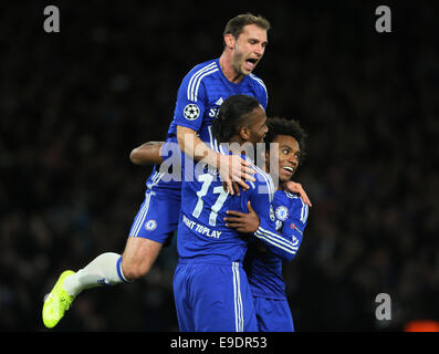 London, UK. 21. Oktober 2014. Chelseas Didier Drogba feiert erzielte seine Seiten zweiten Ziel.-UEFA Champions League - Chelsea Vs NK Maribor - Stamford Bridge - England 21. Oktober 2014 - Bild David Klein/Sportimage. © Csm/Alamy Live-Nachrichten Stockfoto