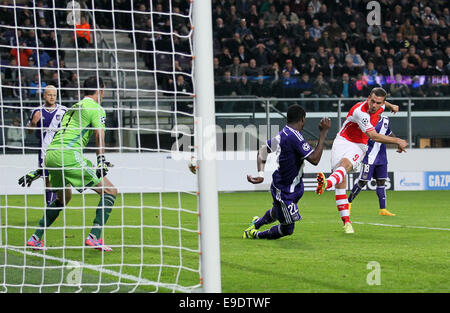 22. Oktober 2014 - Anderlecht, Vereinigtes Königreich - Arsenal Lukas Podolski erzielte seine Seiten zweite Ziel... -UEFA Champions League - RSC Anderlecht Vs Arsenal - konstanter Vanden Stock Stadion - Belgien 22. Oktober 2014 - Bild David Klein/Sportimage. Stockfoto