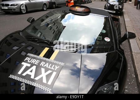 Imogen Thomas bei der reinen Rallye starten außerhalb The Mayfair Hotel Featuring: Imogen Thomas Where: London, Vereinigtes Königreich bei: 23. April 2014 Stockfoto