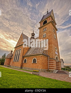 Neoromanische Kirche St. Sebastian in Skomielna Biala in der Nähe von Krakau, Polen. HDR-Bild. Stockfoto