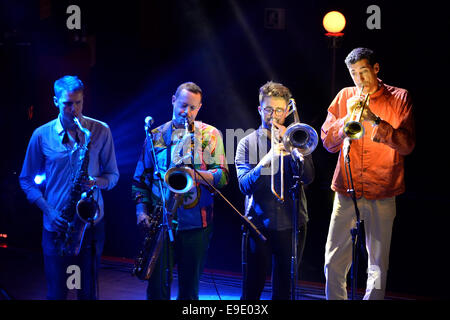 BARCELONA - 27 Mai: Antibalas (Afrobeat Band) führt bei Heineken Primavera Sound Festival 2014 (PS14). Stockfoto