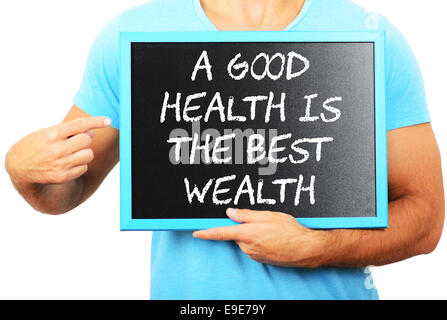 Mann, Tafel in den Händen halten und zeigen das Wort A gute Gesundheit ist die beste Wohlstand Stockfoto