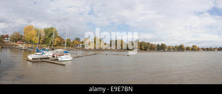 Küstenlinie entlang Baie Venise, Venise de Quebec, Kanada Stockfoto