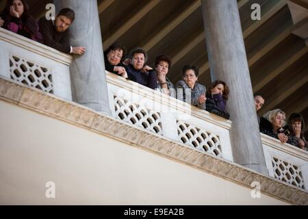 Thessaloniki, Griechenland. 26. Oktober 2014. Verherrlichung Zeremonie in der Kirche Saint Demetrius der Patron Saint of Thessaloniki, Griechenland am 26. Oktober 2014. Bildnachweis: Konstantinos Tsakalidis/Alamy Live-Nachrichten Stockfoto