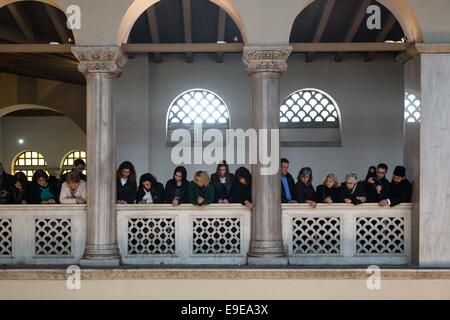 Thessaloniki, Griechenland. 26. Oktober 2014. Verherrlichung Zeremonie in der Kirche Saint Demetrius der Patron Saint of Thessaloniki, Griechenland am 26. Oktober 2014. Bildnachweis: Konstantinos Tsakalidis/Alamy Live-Nachrichten Stockfoto