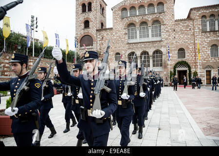Thessaloniki, Griechenland. 26. Oktober 2014. Verherrlichung Zeremonie in der Kirche Saint Demetrius der Patron Saint of Thessaloniki, Griechenland am 26. Oktober 2014. Bildnachweis: Konstantinos Tsakalidis/Alamy Live-Nachrichten Stockfoto