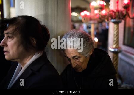 Thessaloniki, Griechenland. 26. Oktober 2014. Verherrlichung Zeremonie in der Kirche Saint Demetrius der Patron Saint of Thessaloniki, Griechenland am 26. Oktober 2014. Bildnachweis: Konstantinos Tsakalidis/Alamy Live-Nachrichten Stockfoto