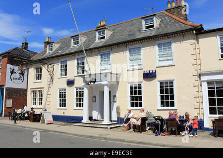 Der Crown Pub in der High Street Southwold Suffolk UK Stockfoto