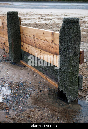 Alten & New Coastal Wehrmauer auf Rossall Promenade Thornton Cleveleys, UK bilden. Stockfoto