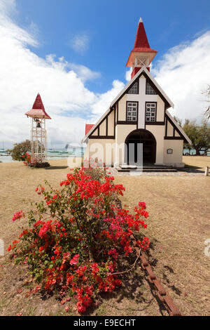 Die rote überdachte Kirche am Cap Malheureux, Nordküste, Mauritius Stockfoto