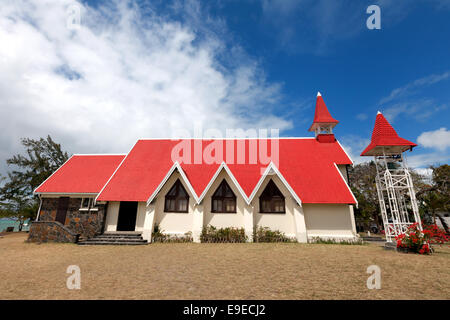 Die rote überdachte Kirche am Cap Malheureux, Nordküste, Mauritius Stockfoto