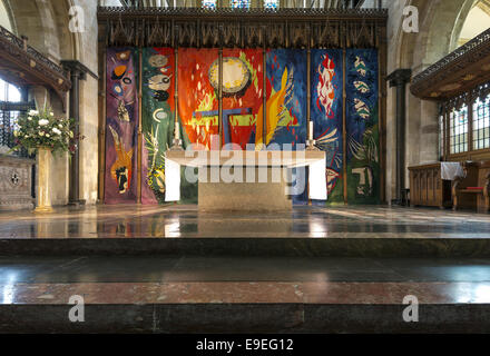 Der Hochaltar im Inneren der Kathedrale von Chichester, West Sussex, England, UK Stockfoto