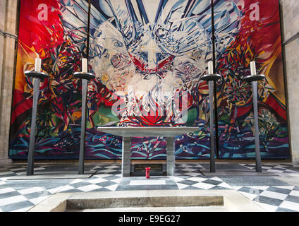 Der Altar in der Kathedrale von Chichester, West Sussex, England, UK Stockfoto