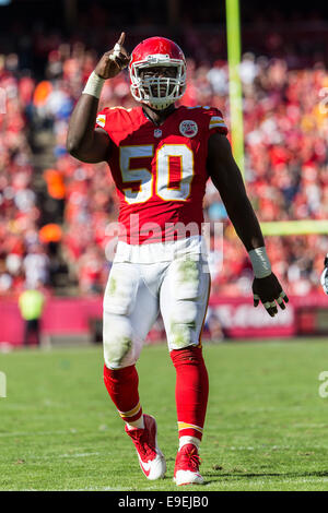 Kansas City, Missouri, USA. 26. Oktober 2014. Kansas City Chiefs außerhalb Linebacker Justin Houston (50) feiert nach einer Plünderung während der NFL-Spiel zwischen den St. Louis Rams und die Kansas City Chiefs am Arrowhead Stadium in Kansas City, Missouri. Die Häuptlinge besiegt die Rams 34-7. Bildnachweis: Csm/Alamy Live-Nachrichten Stockfoto