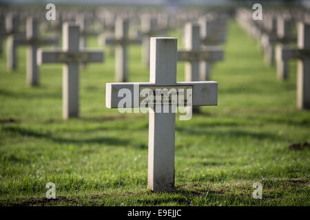 Grab von Francois Parade am Saint-Charles de Potyze Friedhof, Ypern, Belgien. Stockfoto