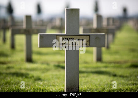 Grab von Francois Parade am Saint-Charles de Potyze Friedhof, Ypern, Belgien. Stockfoto