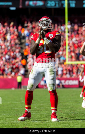 Kansas City, Missouri, USA. 26. Oktober 2014. Kansas City Chiefs außerhalb Linebacker Justin Houston (50) feiert nach einer Plünderung während der NFL-Spiel zwischen den St. Louis Rams und die Kansas City Chiefs am Arrowhead Stadium in Kansas City, Missouri. Die Häuptlinge besiegt die Rams 34-7. Bildnachweis: Csm/Alamy Live-Nachrichten Stockfoto