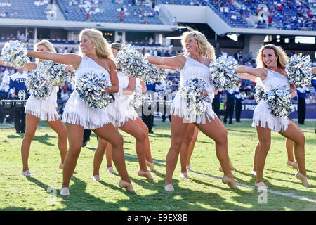 25. Oktober 2014:. TCU zeigen Mädchen führen in der Halbzeitpause von der NCAA Football-Spiel zwischen den Texas Tech Red Raiders und die TCU gehörnte Frösche im Amon G. Carter Stadium in Fort Worth, Texas. Stockfoto