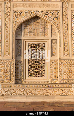 Itimad-Ud-Daulah, auch bekannt als Baby Taj, Grab von Mizra Ghiyas Beg, Agra, Uttar Pradesh, Indien Stockfoto