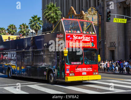 StarLine Tours Sightseeing Doppeldeckerbus am Hollywood Boulevard, Hollywood, Los Angeles, Kalifornien, USA Stockfoto