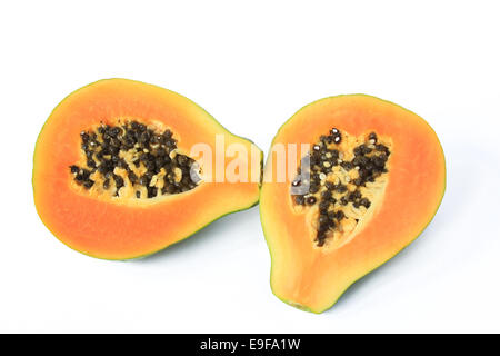 Papaya-Frucht (Carica Papaya) - halbiert Stockfoto