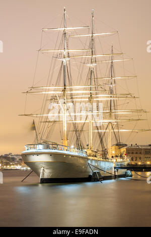 Segelboot in der Nacht Stockfoto