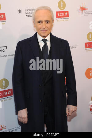 München, Deutschland. 26. Oktober 2014. Opernsänger Jose Carreras kommt zur Preisverleihung "Echo Klassik" Musik in der Philharmonie in München, 26. Oktober 2014. Bildnachweis: Dpa picture Alliance/Alamy Live News Stockfoto