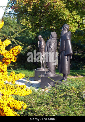 Detail der philosophischen Garten mit Statuen von Mahatma Gandhi, Daruma Taishi und Saint Francis, Budapest, Ungarn Stockfoto