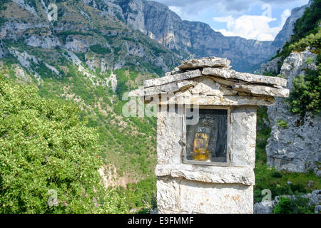 Am Straßenrand Schrein, zagori, das Pindosgebirge, Epirus, Griechenland. Stockfoto