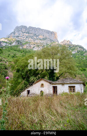 Alte Kirche Zagori, das Pindosgebirge, Epirus, Griechenland. Stockfoto