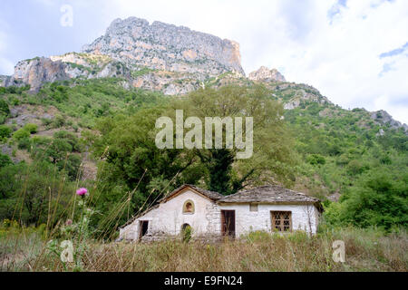 Alte Kirche Zagori, das Pindosgebirge, Epirus, Griechenland. Stockfoto