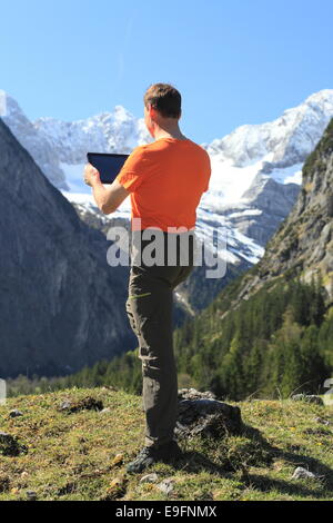 Mann und Pad-computer Stockfoto