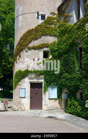 Die Mairie (Rathaus) im Schloss in Le Pont-Chretien-Chabenet, Indre, Frankreich Stockfoto