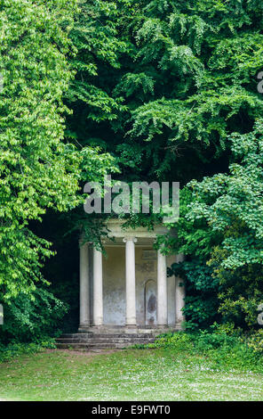 Mount Edgcumbe Country Park, Plymouth, Cornwall, UK. Miltons Tempel, ein 18c Torheit in den Landschaftspark Stockfoto