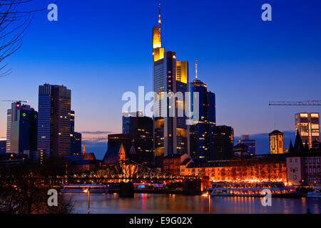 Frankfurt bei Nacht Stockfoto