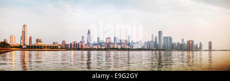 Downtown Chicago, IL an einem bewölkten Tag Stockfoto