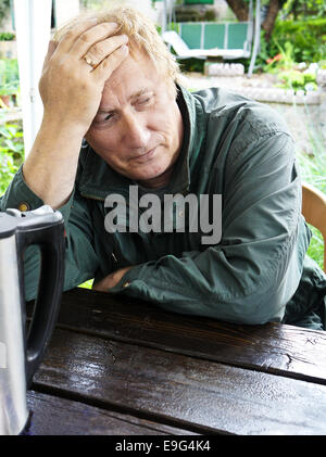 Porträt von traurig älterer Mann Stockfoto