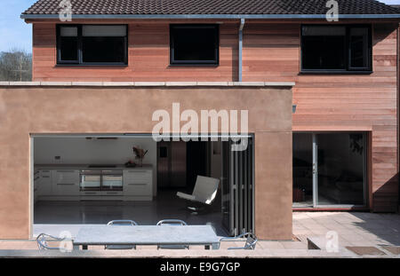 Blick ins Holz verkleideten freistehendes Haus, Marlow, England, UK. Stockfoto