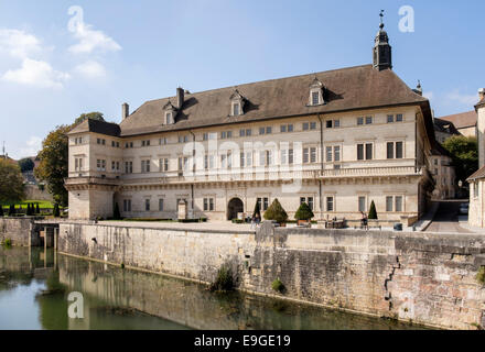 Hotel-Dieu ehemalige Krankenhaus für Arme jetzt Häuser Bibliothek und Archive von Canal des Tanneurs. Dole Jura Franche-Comte Frankreich Stockfoto